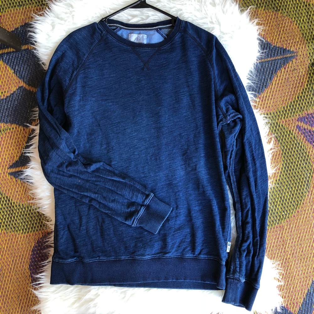 Men’s Long Sleeves Shirt .. Worn few times 🤗 💕